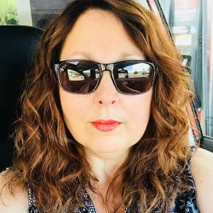 Meet your Posher, Stacy